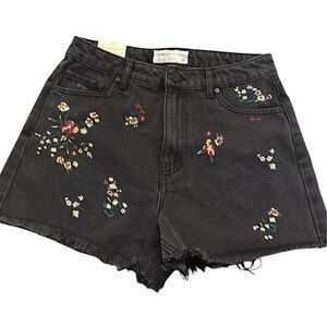 BAN.JAR EMBROIDERED CUT OFF MOM FIT DENIM SHORTS